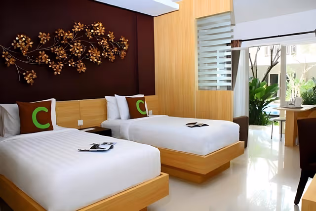 Suite Pool Access