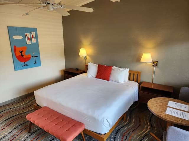 Standard Room, 1 King Bed