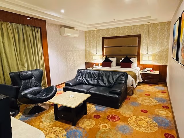 Junior Suite, 1 King Bed, Non Smoking