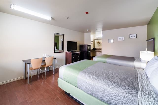 Comfort Room, 2 Bedrooms
