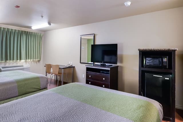 Comfort Room, 2 Bedrooms
