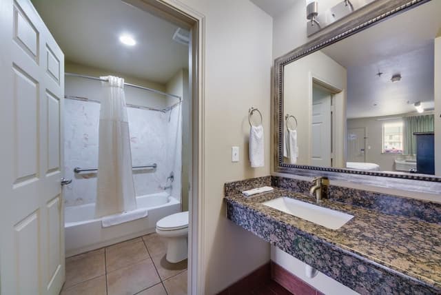 Comfort Room, 2 Bedrooms