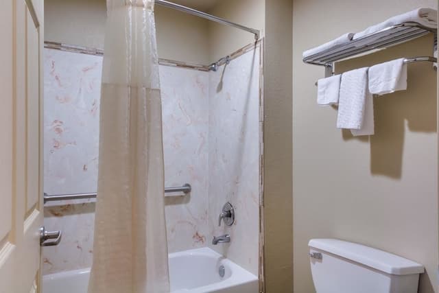 Comfort Room, 2 Bedrooms