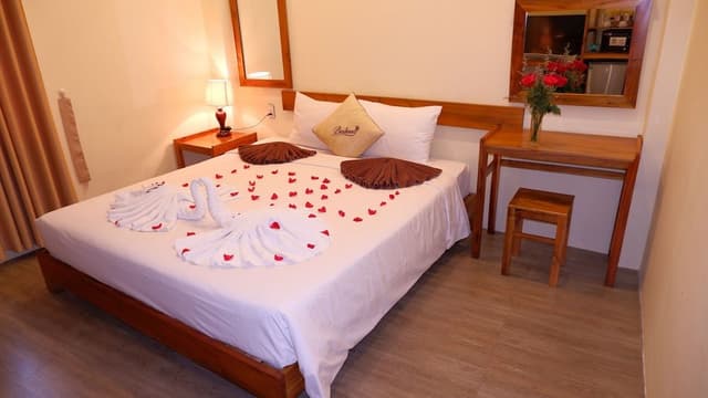 Superior Double Room, 1 King Bed, Garden View
