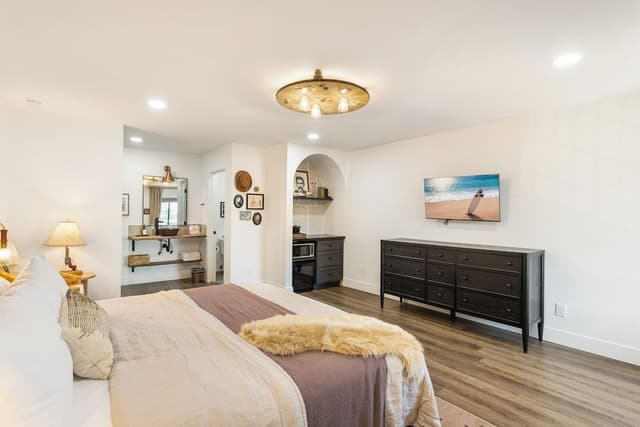 Standard Room, 1 King Bed, Ground Floor