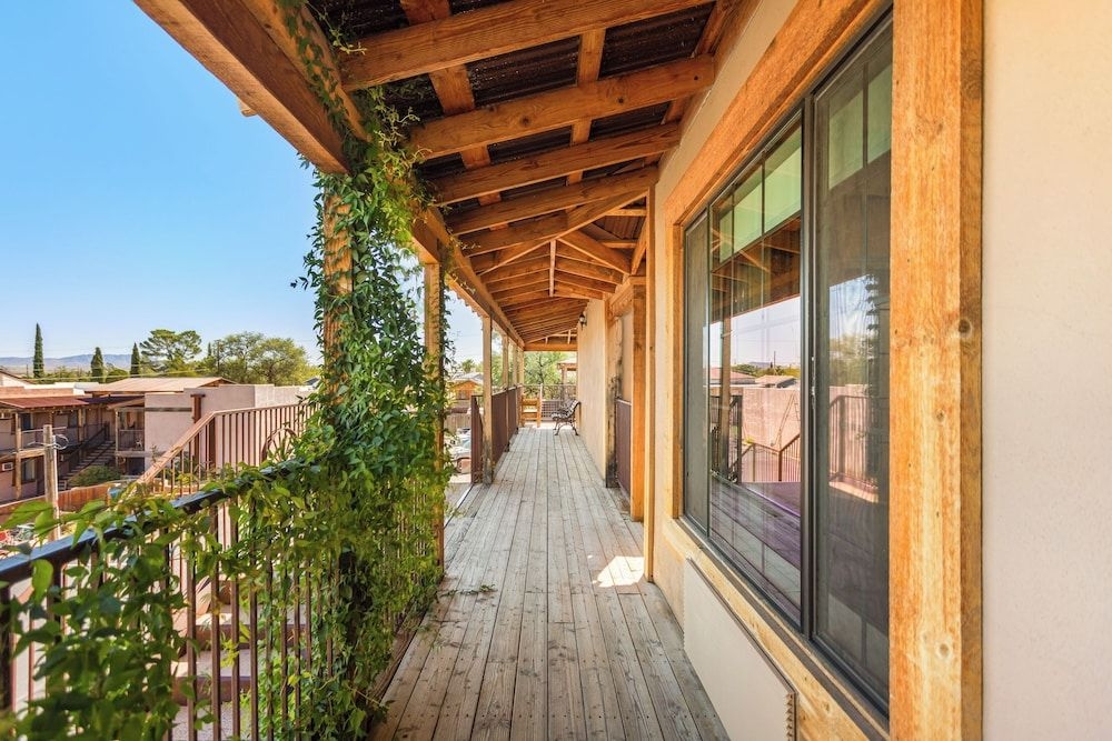 Budget Host Inn Tombstone0