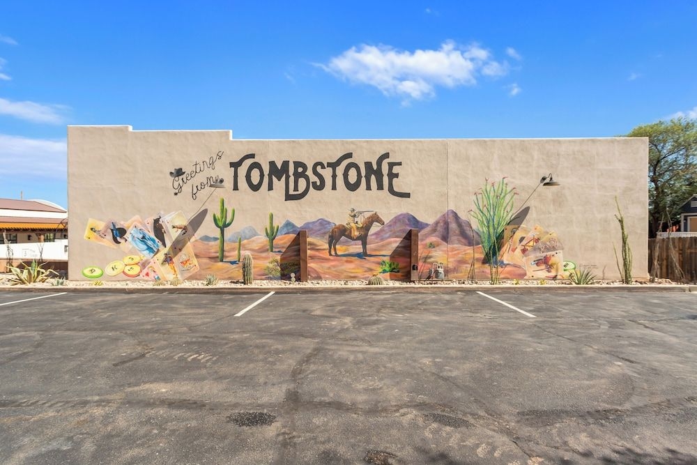 Budget Host Inn Tombstone1