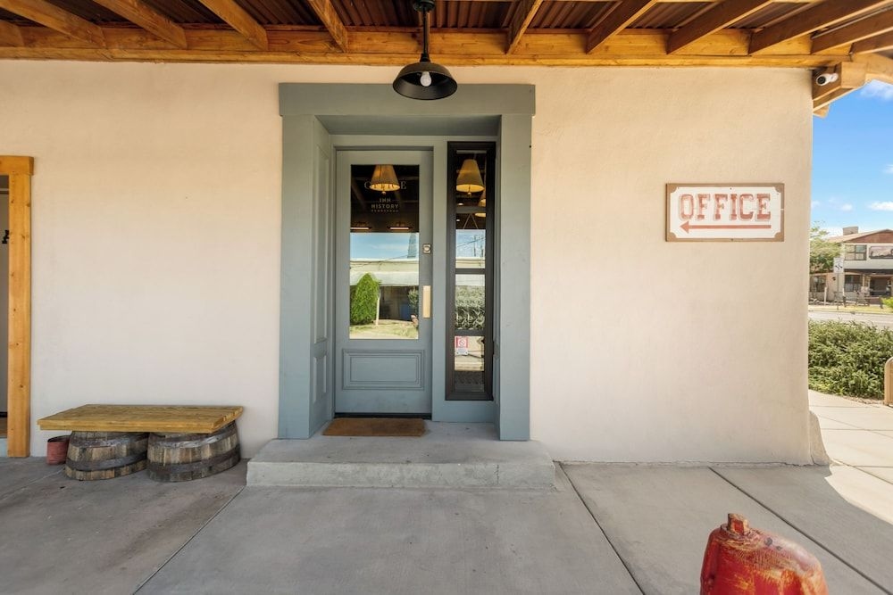 Budget Host Inn Tombstone4