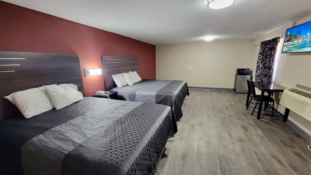 Deluxe Double Bed (2 Queen)