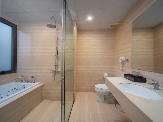 Premium Suite, 1 Bedroom, Ensuite, Partial Lake View