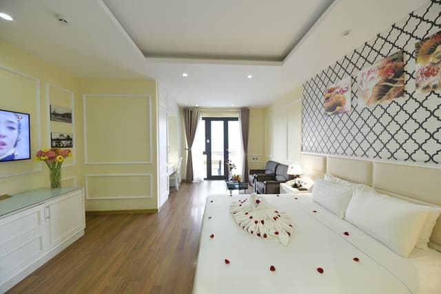 Premium Suite, 1 Bedroom, Ensuite, Partial Lake View