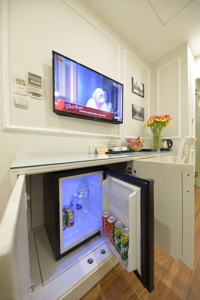 Premium Suite, 1 Bedroom, Ensuite, Partial Lake View
