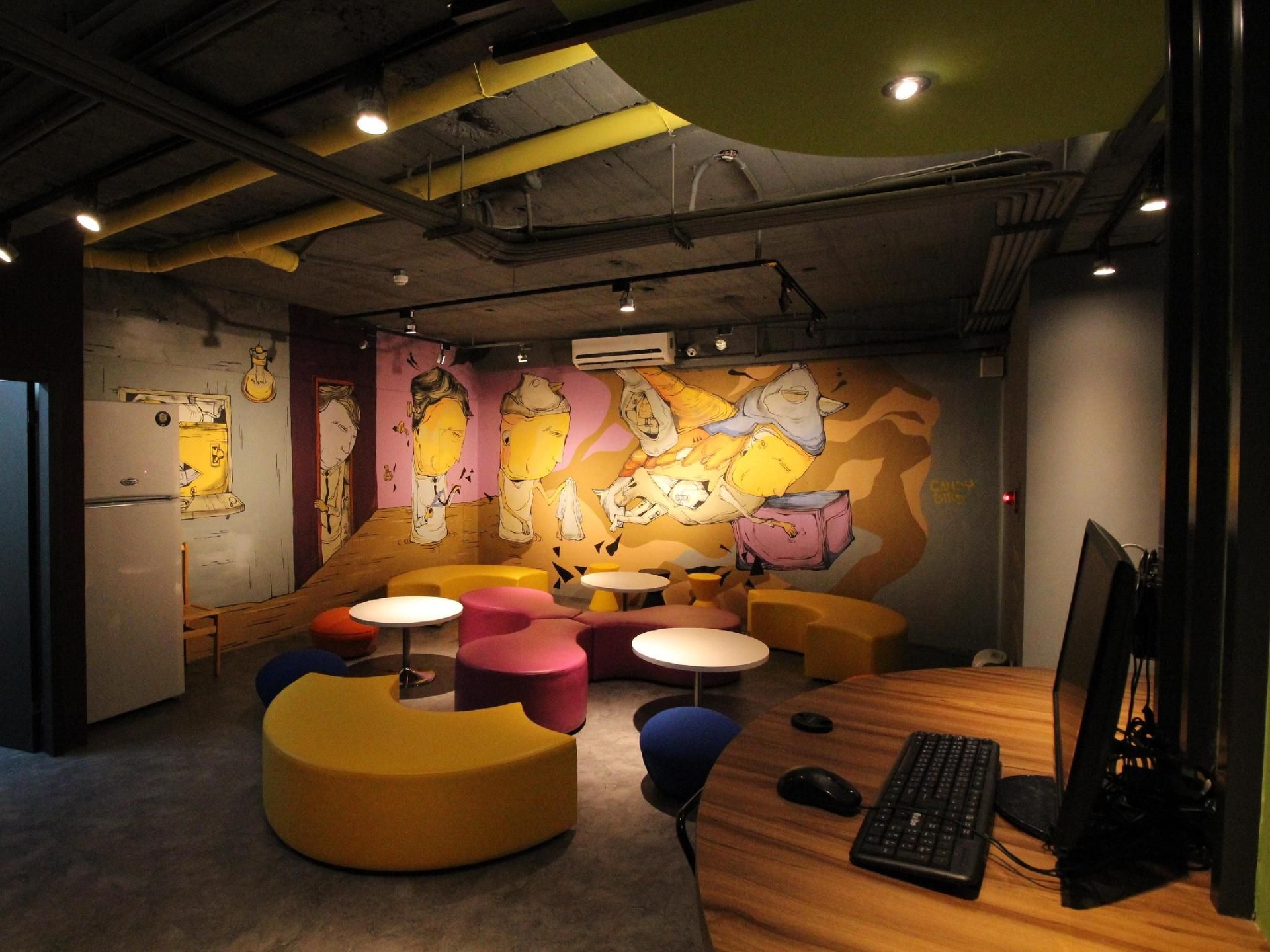 แบ็คแพ๊คเกอร์ โฮสเทลส์ ซีเหมิน (Backpackers Hostel Ximen)1