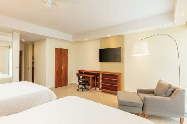 2 QUEEN BEDS STUDIO SUITE NONSMOK