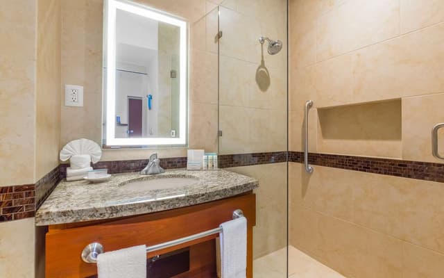 2 QUEEN BEDS STUDIO SUITE NONSMOK