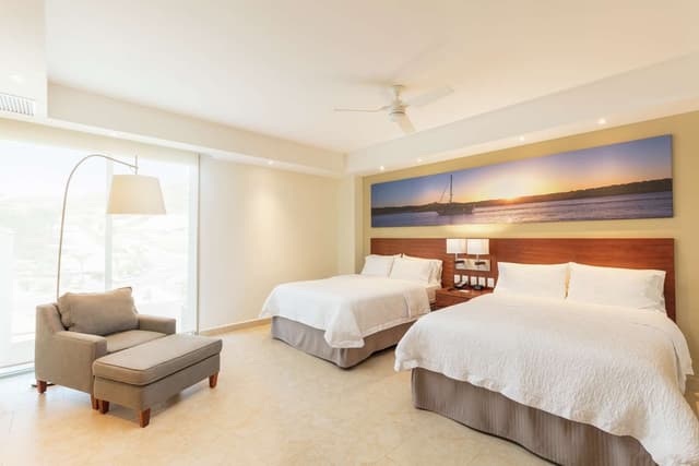 2 QUEEN BEDS STUDIO SUITE NONSMOK