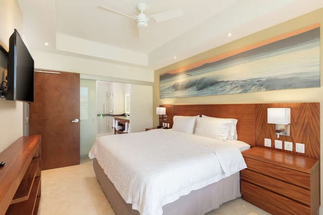 1 KING 2 ROOM SUITE WITH SOFABED NONSMOKING