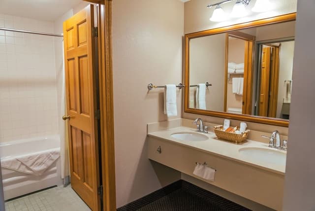 Standard Room, 2 Queen Beds, Refrigerator, Slope side
