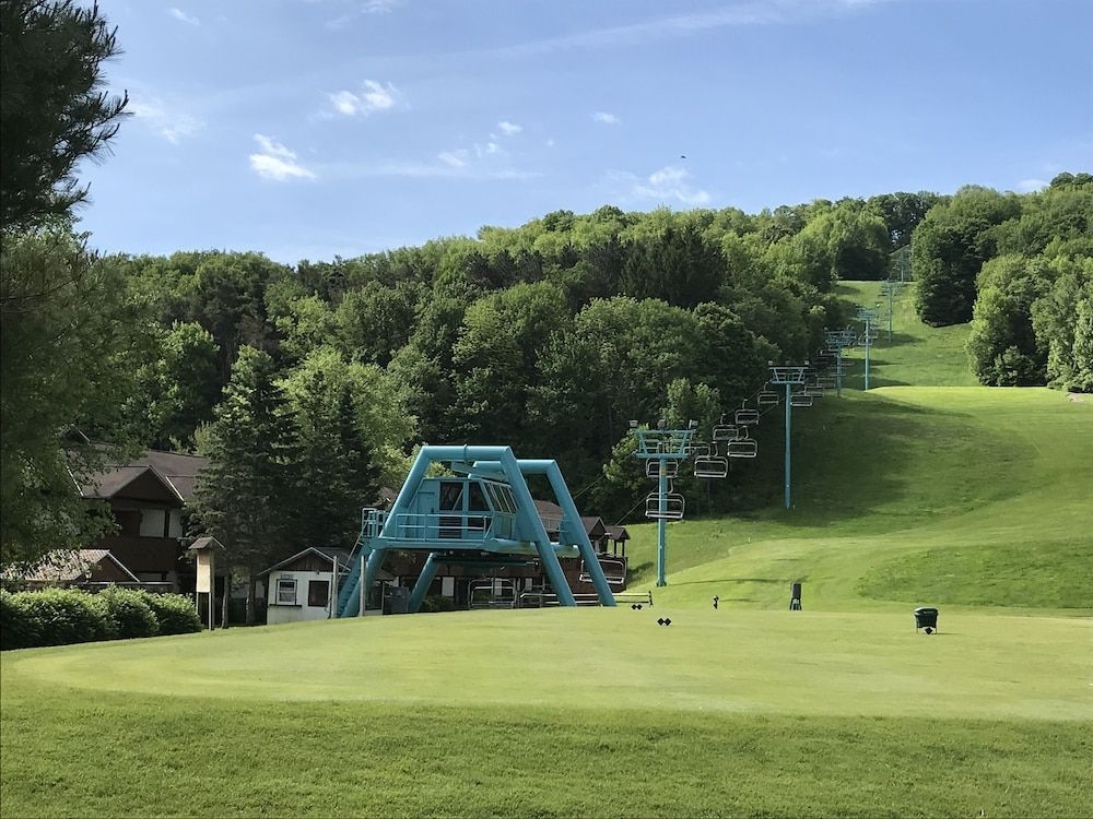 The Inn At Holiday Valley0