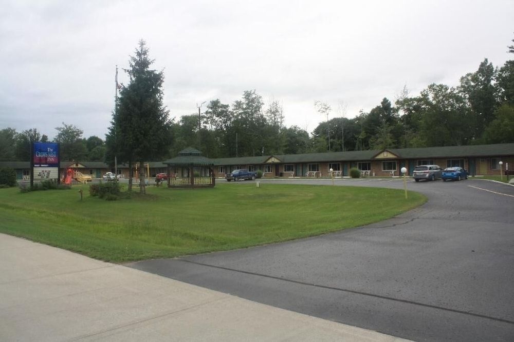 Crows Nest Inn Tawas2