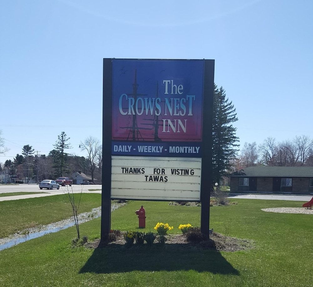 Crows Nest Inn Tawas4