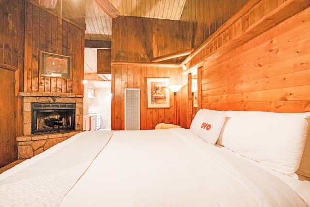 Anniversary Suite - King Bed, No Pets Allowed