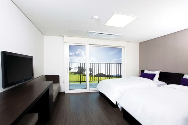 Deluxe Room (Bed Type)