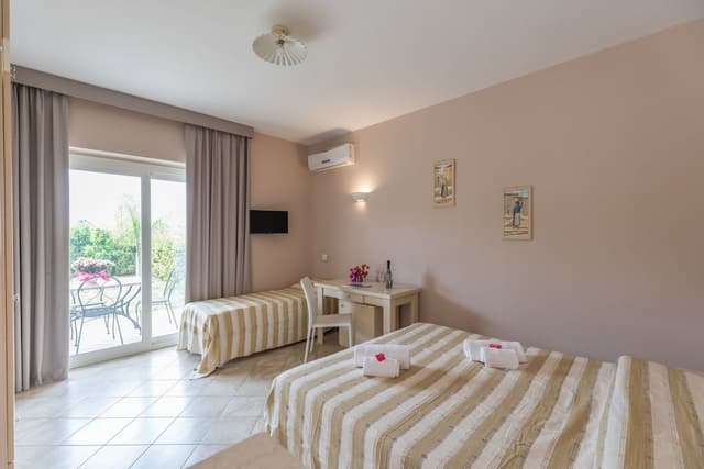 Double Room, 1 Queen Bed, Kitchenette