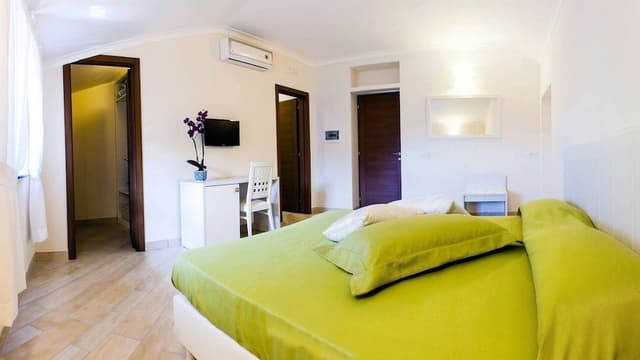 Deluxe Triple Room, Partial Sea View