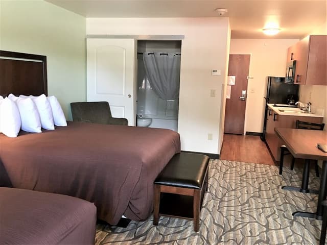 Double Queen Kitchenette