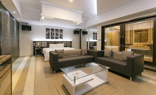 Design Double Room (Run of house, without massage chair)