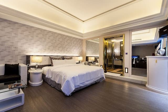 Luxury Suite