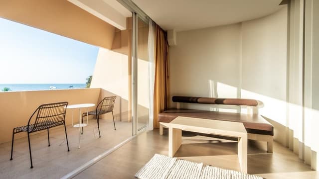 Deluxe Sea View Room - Queen Size