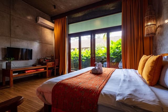 Superior Double (Garden View with Bathtub)
