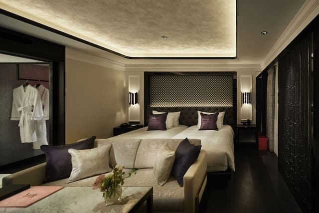 Suite (Lounge Access)