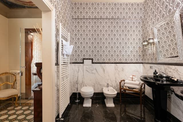 Suite, Jetted Tub, City View (King)