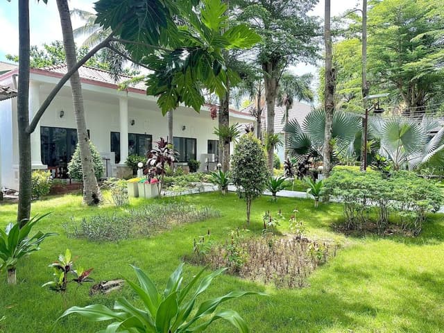 Superior Bungalow, Garden View