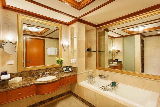 Deluxe Suite