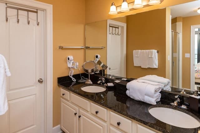 Condo, 4 Bedrooms