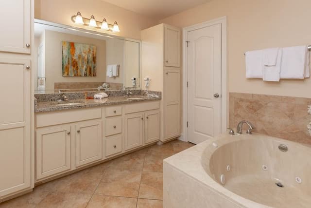 Condo, 3 Bedrooms