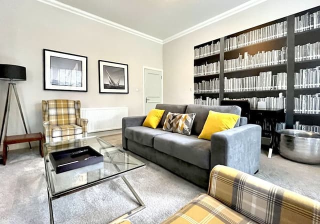Deluxe Apartment