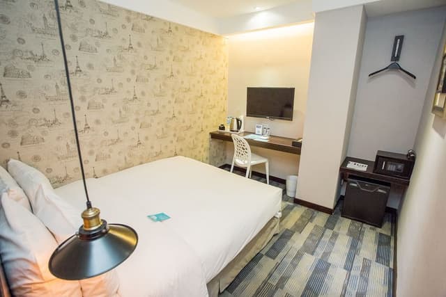 Standard Double Room, No Windows
