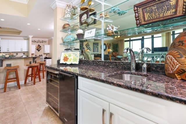 Condo, 4 Bedrooms