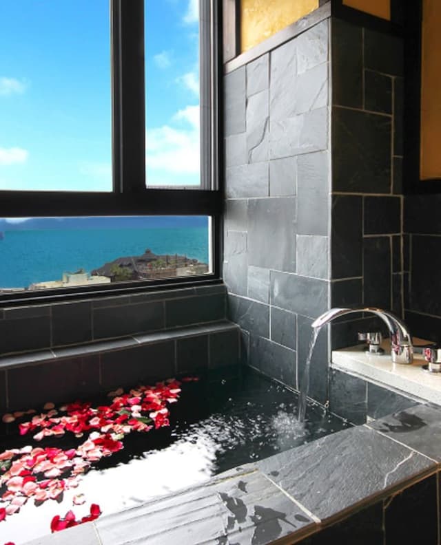 Double Room, 1 King Bed, Lake View