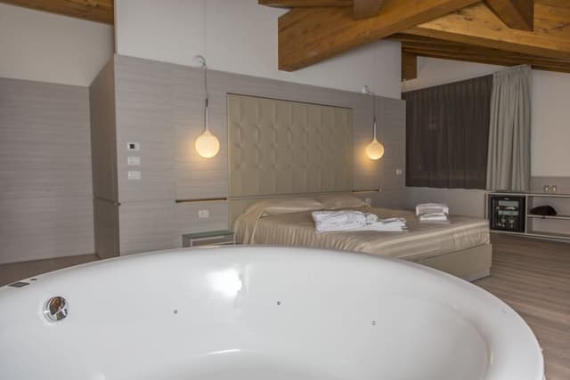 Junior Suite, 1 Bedroom, Bathtub, Mountain View