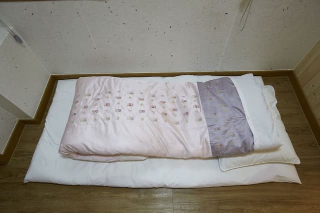 Korean Style Single Room with Private Shower Booth and Toilet (Free Korean Style Breakfast)