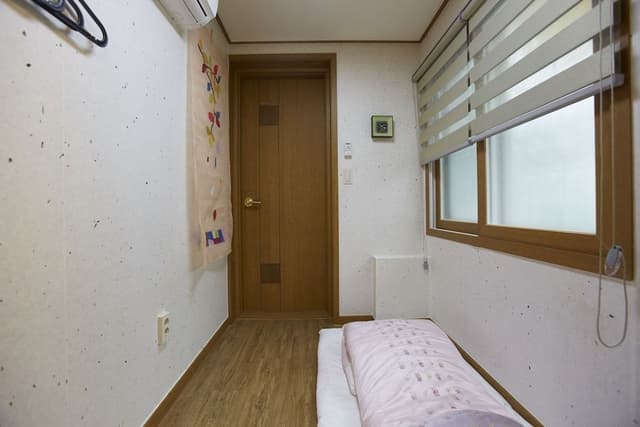 Korean Style Single Room with Private Shower Booth and Toilet (Free Korean Style Breakfast)