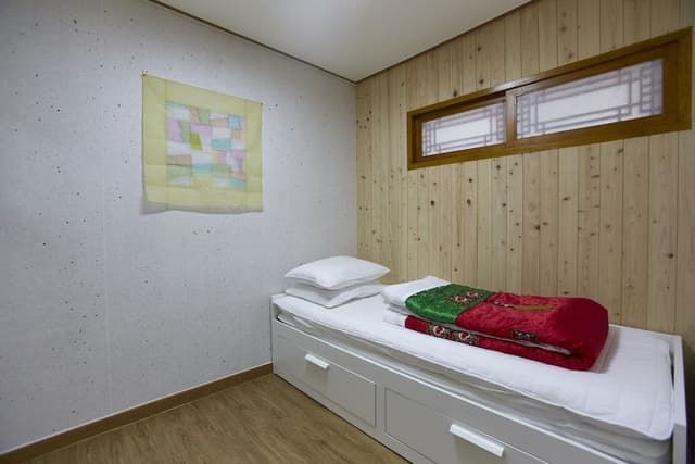 Western Style Double Room with Shared Shower Booth and Toilet (Free Korean Style Breakfast)
