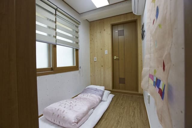 Korean Style Single Room with Private Shower Booth and Toilet (Free Korean Style Breakfast)
