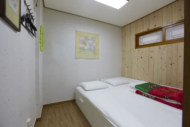 Western Style Double Room with Shared Shower Booth and Toilet (Free Korean Style Breakfast)